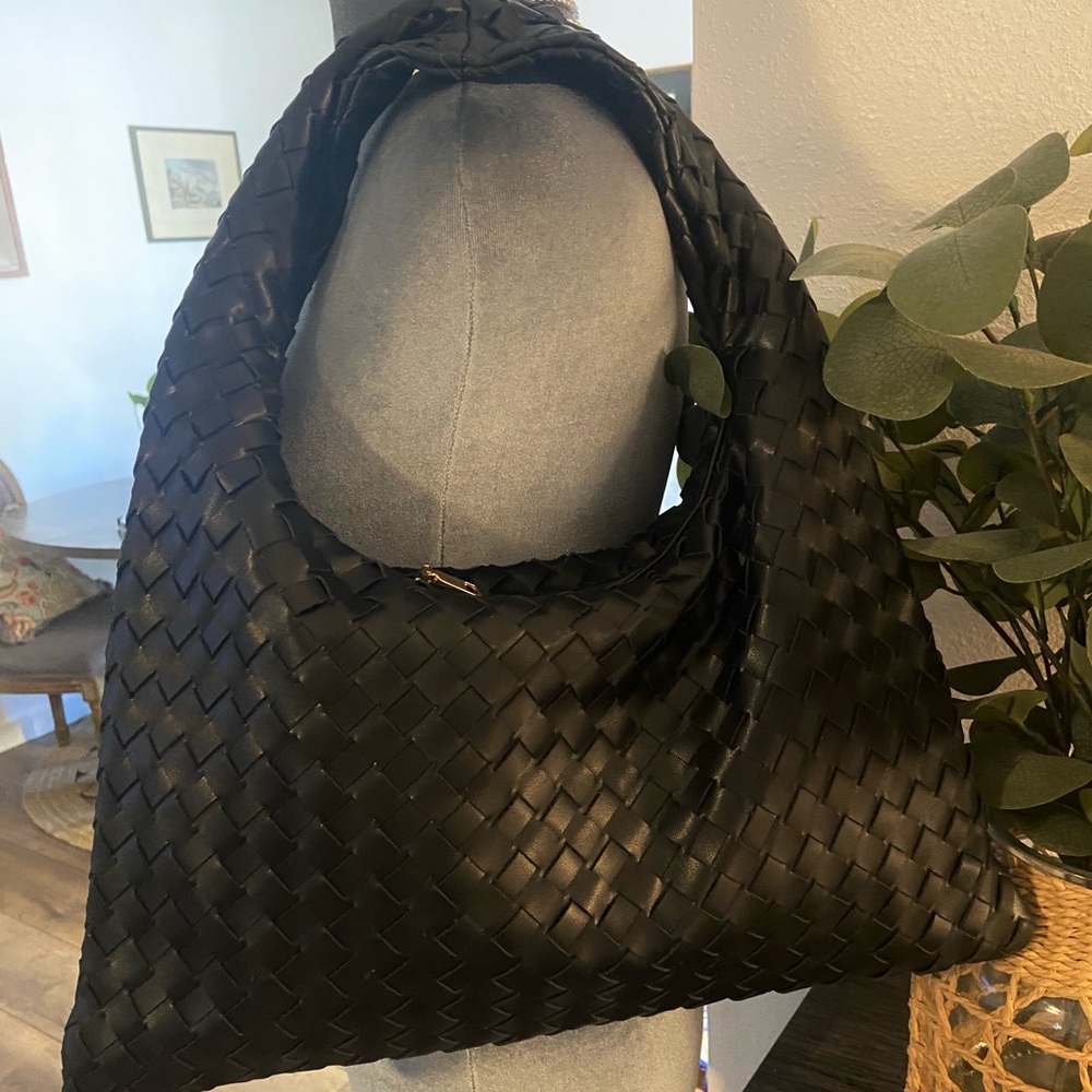Nico & Olive Elegant Black Leather Woven Handbag, good condition